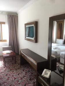 Triple Room room in Sky View Madinah Hotel