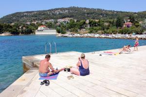Rooms by the sea Split 18079