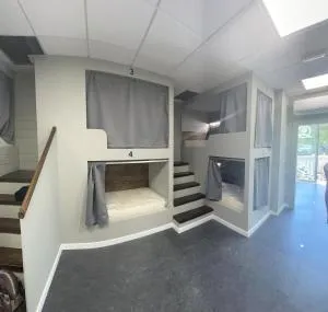 Albergue As Pozas Termais - Portas