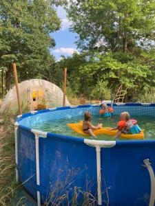 Tentes de luxe 1 Luxe tent bij La Ferme de l'aventure Ronnet : Tente