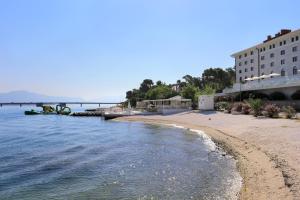 Apartments by the sea Trogir - 18953