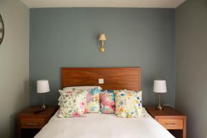 Deluxe Double Room room in Queens Head Hotel