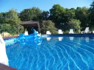 Bonne Chere Family Friendly Gites * Heated Pool * Huge Playbarn - 蓬蒂维