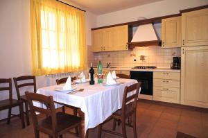 Apartamento de 2 dormitorios con balcón y vistas a la piscina (6 adultos)