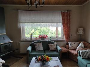 Countryside Cottage with Garden & Lake View