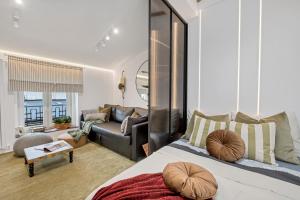 West Side Piotrkowska Apartment