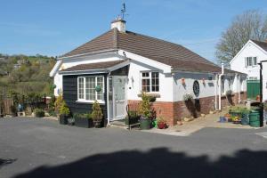 Private apartment, parking, sea and country views