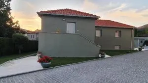 Barrio Apartments - Pico