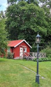 Lillstugan i idyllisk lugn miljö nära Hällungen, Stenungsund