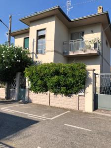 LA SVOLTA VANZAGO BED AND BREAKFAST
