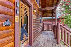 Always Kiss Me Goodnight-Hot Tub, Arcade, Near the Parkway!