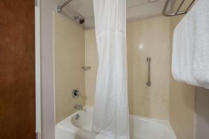 King Room - Non-Smoking room in Best Western Hunt's Landing Hotel Matamoras Milford