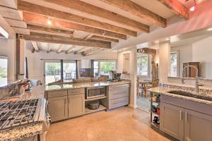 Less Than 1 Mi to Dtwn! Lakefront Manitou Cottage