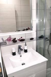 Apartments with parking space Novi Vinodolski - 5488