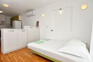 Apartments by the sea Zivogosce - Blato, Makarska - 6679