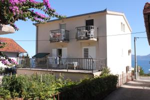 Apartments by the sea Podaca, Makarska - 6752 