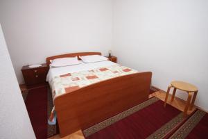 Apartments with a parking space Makarska - 6753