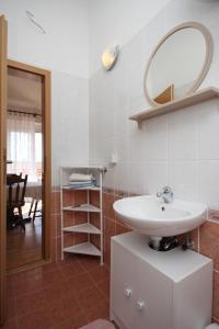 Apartments with a parking space Gradac, Makarska - 6757