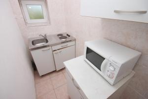 Apartments with a parking space Gradac, Makarska - 6757