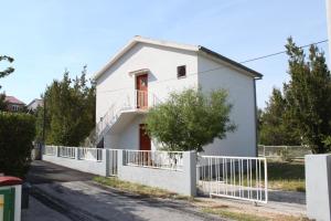 Apartments with a parking space Starigrad, Paklenica - 6613 