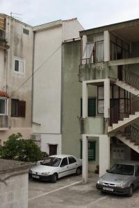 Apartments with a parking space Makarska - 6885