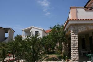 Apartments by the sea Mandre, Pag - 6457 