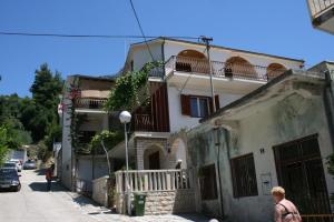 Apartments by the sea Podgora, Makarska - 6683 