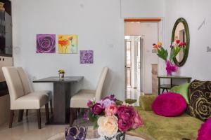 Apartments by the sea Makarska - 6843