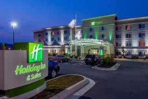 贝克利假日酒店及套房 - 贝克利