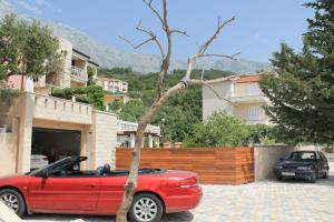 Apartments with a swimming pool Tucepi, Makarska - 6817