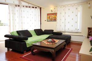 Apartments by the sea Makarska - 6666