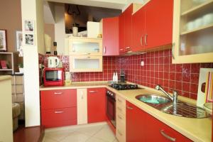 Apartments by the sea Makarska - 6666