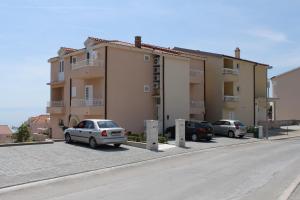 Apartments with a parking space Makarska - 6667
