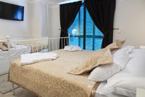 Holiday house with a swimming pool Makarska - 6668