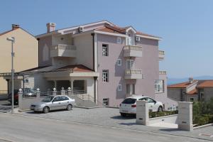 Apartments with a parking space Makarska - 6694