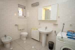 Apartments with a parking space Makarska - 6694