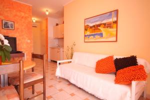 Apartments by the sea Tucepi, Makarska - 6806