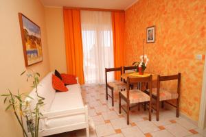 Apartments by the sea Tucepi, Makarska - 6806