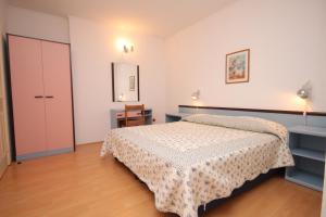 Apartments by the sea Tucepi, Makarska - 6806
