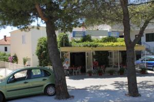 Apartments with a parking space Podgora, Makarska - 6847 