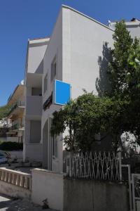 Apartments by the sea Baska Voda, Makarska - 6848 