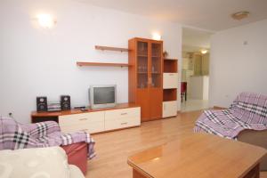 Apartments by the sea Baska Voda, Makarska - 6848