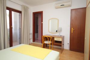 Apartments by the sea Baska Voda, Makarska - 6848