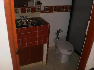 CASA CON SUITS DE LUJO, 2 JACUZZI Y ALBERCA PRIVADA cerca DE LA REDONDA