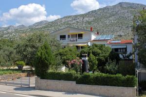 Apartments with a parking space Starigrad, Paklenica - 6527 