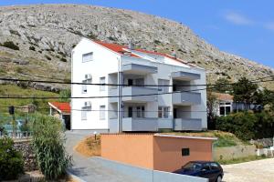Apartments with a parking space Pag - 6433 