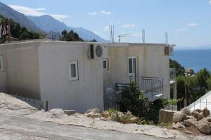 Apartments with a parking space Brela, Makarska - 6906 
