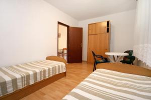 Apartments with a parking space Pag - 6461