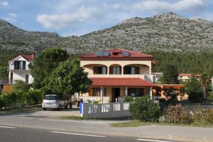 Apartments with a parking space Starigrad, Paklenica - 6595 