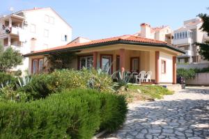 Holiday house with a parking space Novalja, Pag - 6492 